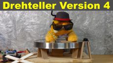 Drehteller Version 4 jetzt mit neuer Aufhängung aus dem 3D-Druckerund starkem Motor. (Quelle: hiz)