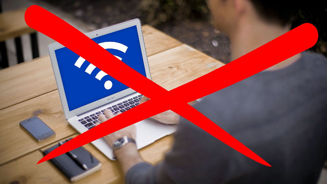 In WiFi Szenarien sind sogenannte Jamming Attacks, bei denen Störsignale die Kommunikation ausschalten, besonders effektiv. (Quelle: Methodshop/Pixabay/hiz)