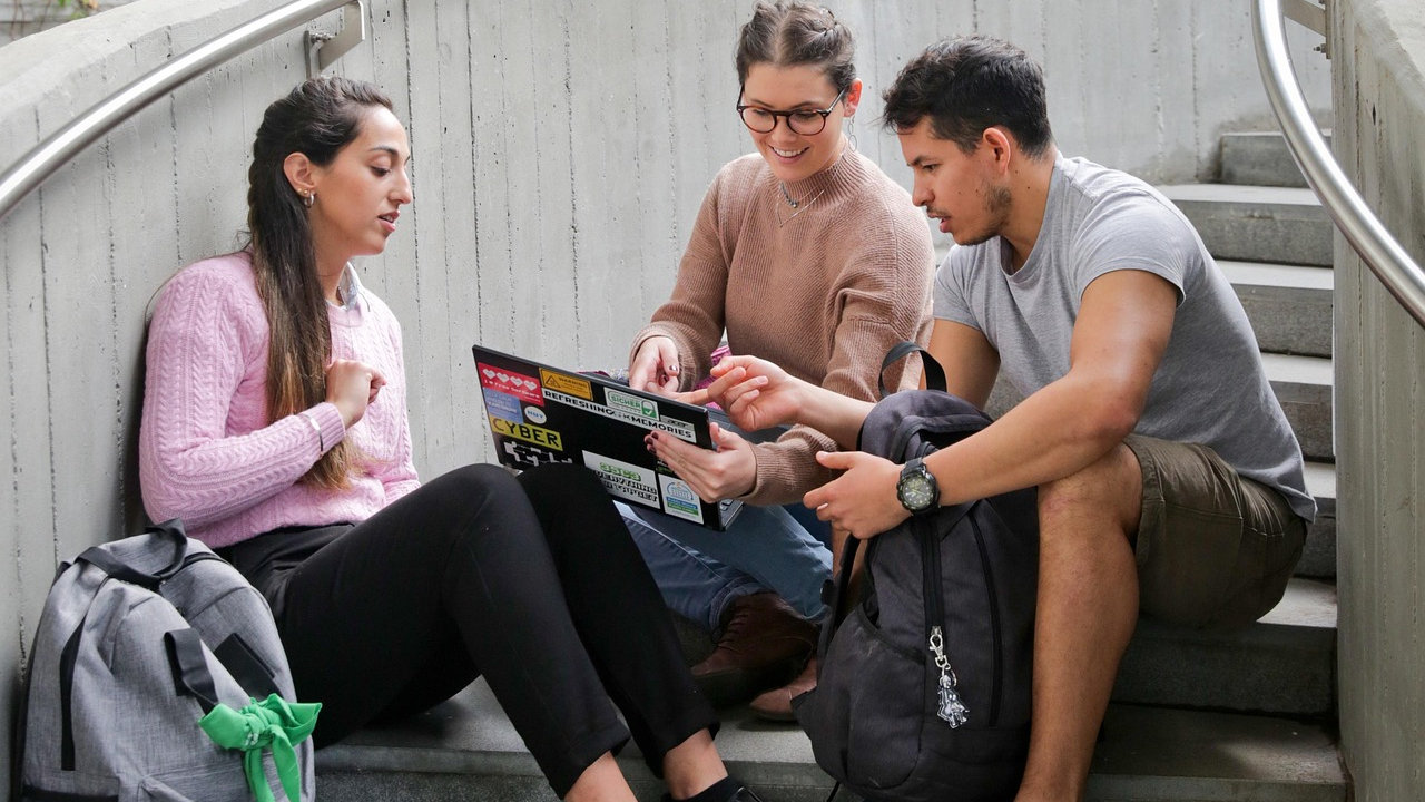 Gerade Informatikstudenten greifen gerne auf eine KI zurück. Die Folgen sind fatale Leistungsverluste. (Quelle: Sum2000/Pixabay)