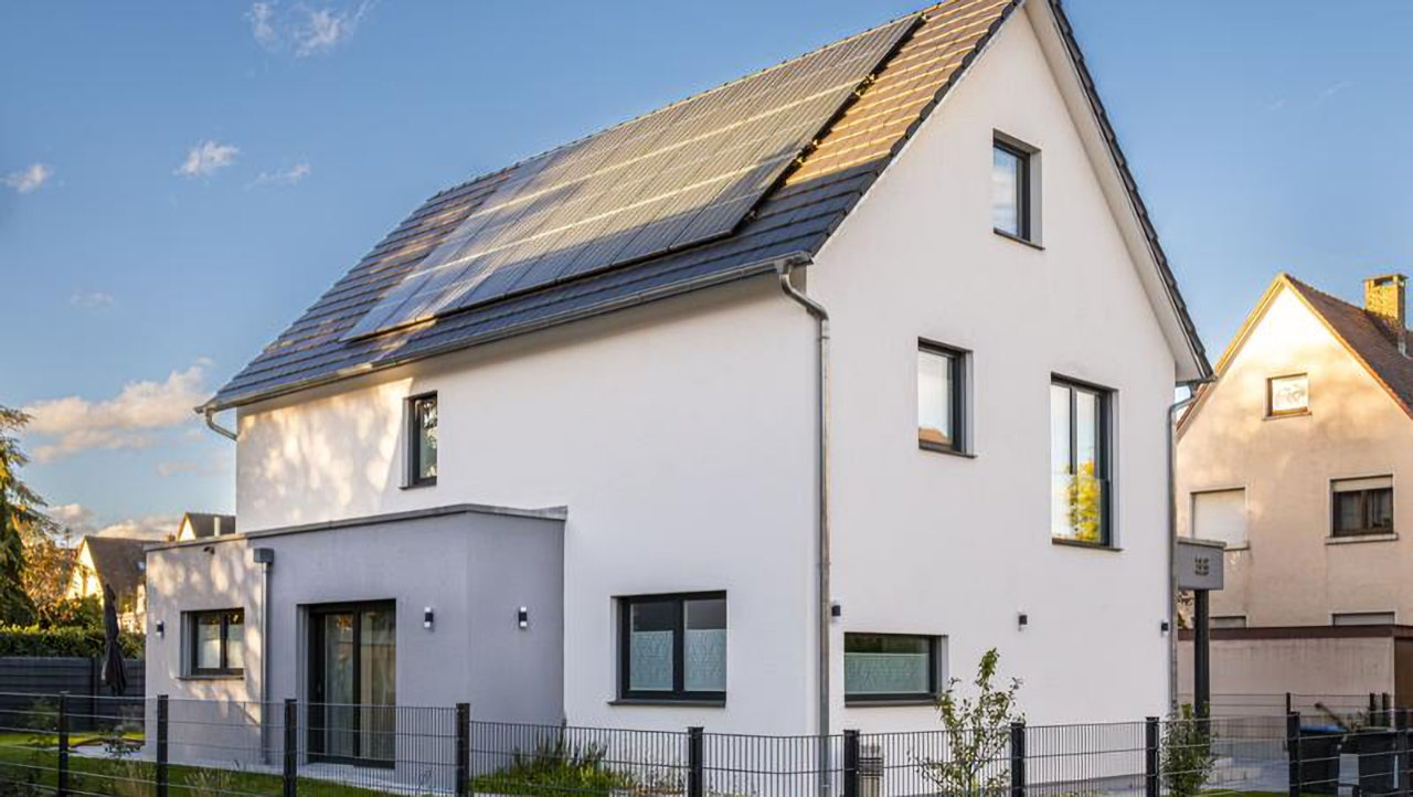 Mit Sonnenkraft voraus: Über die Hälfte der europäischen Einfamilienhäuser könnte sich energieunabhängig machen. (Quelle: Markus Breig/KIT)