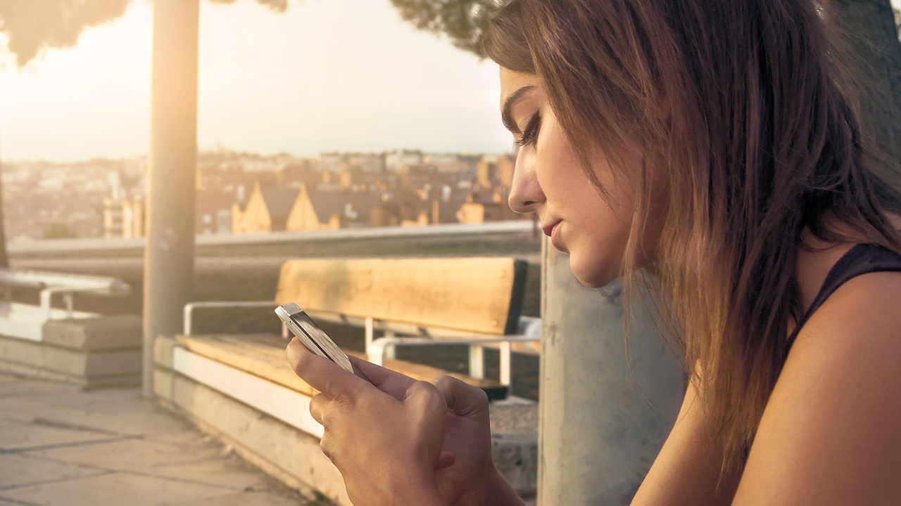 Auch im Urlaub möchten viele nicht auf die kleinen digitalen Helfer verzichten. Aber dir Sicherheit sollte immer sehr hohe Priorität haben. (Quelle: Pexels/Pixabay)